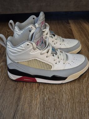 Nike Air Jordan Flight 9.5 Kid White and Gray High-Top Sneakers Sz 4.5